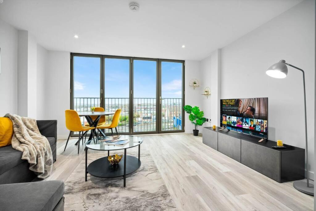 Stylish 2 Bedroom Apartment Close To Everything Birmingham Bagian luar foto