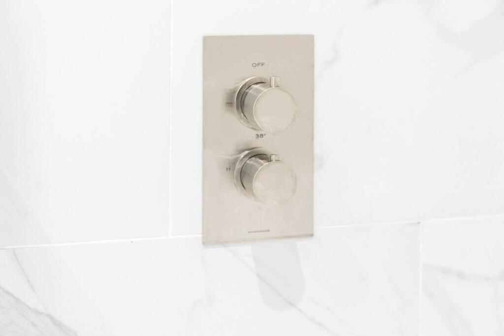 Stylish 2 Bedroom Apartment Close To Everything Birmingham Bagian luar foto