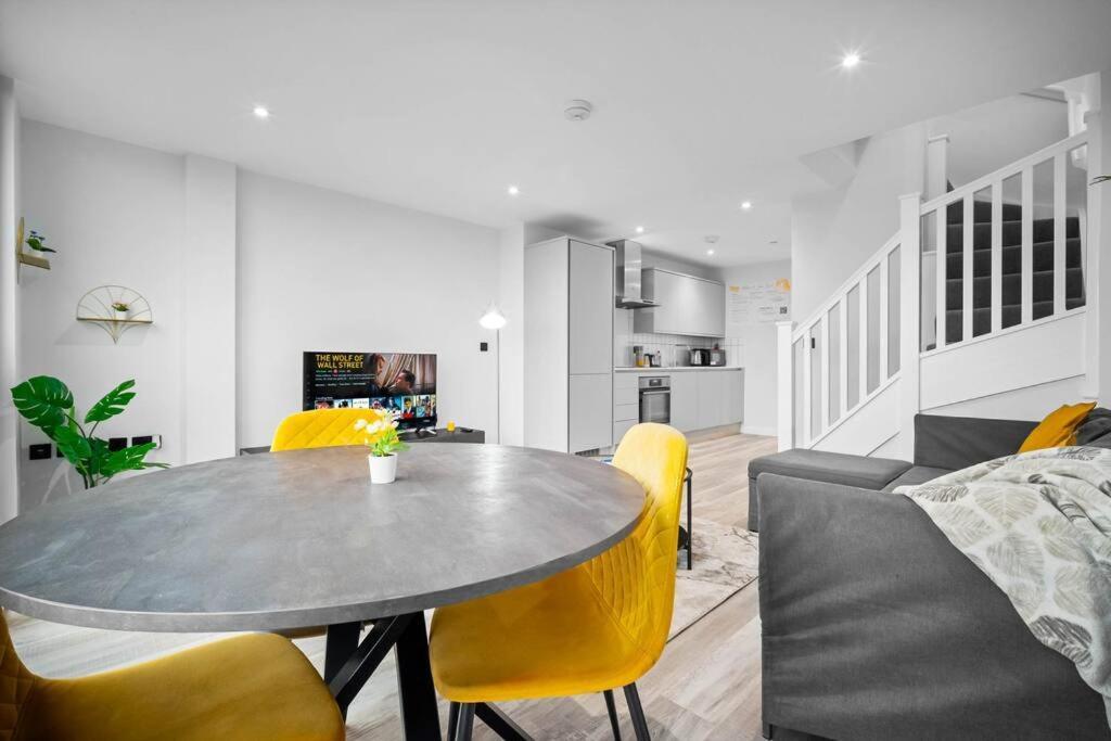 Stylish 2 Bedroom Apartment Close To Everything Birmingham Bagian luar foto