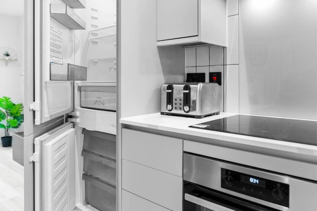 Stylish 2 Bedroom Apartment Close To Everything Birmingham Bagian luar foto